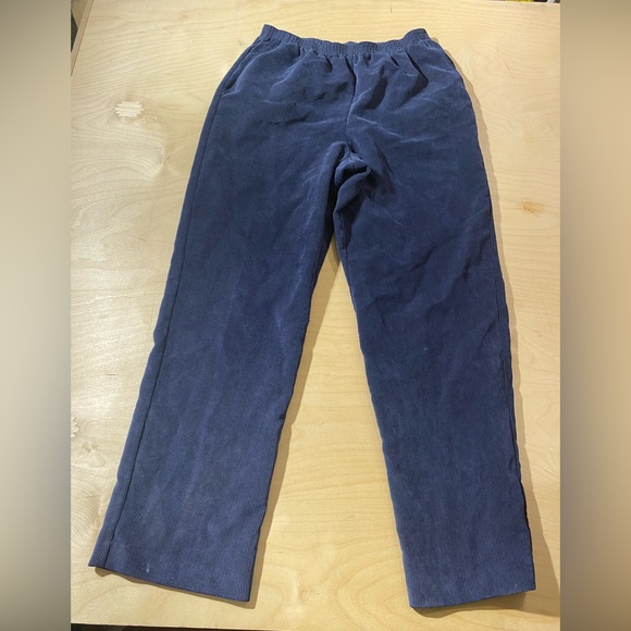 Alfred Dunner Pants - Alfred  Dunner Pull On Corduroy Pants Size 12 (KD)